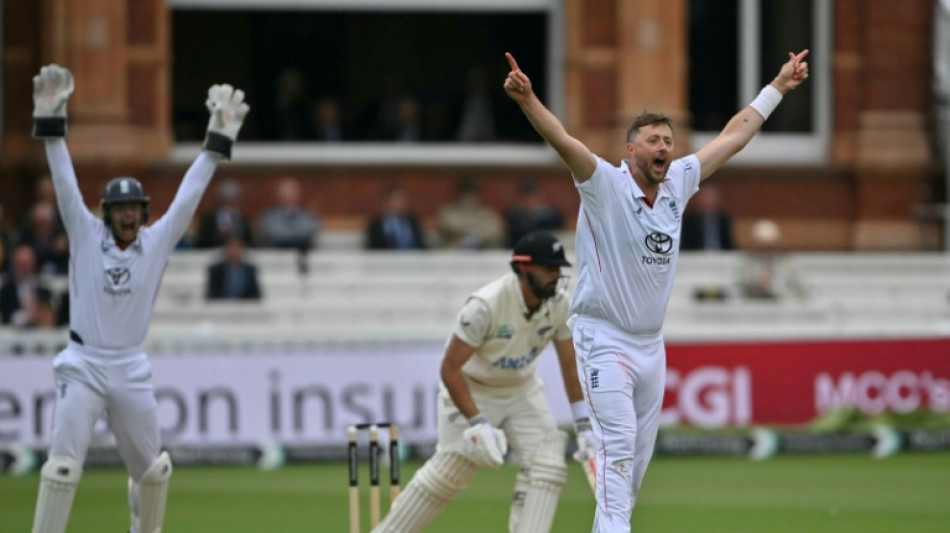  Robinson rocks New Zealand again as England press-on amid Lord's rain 