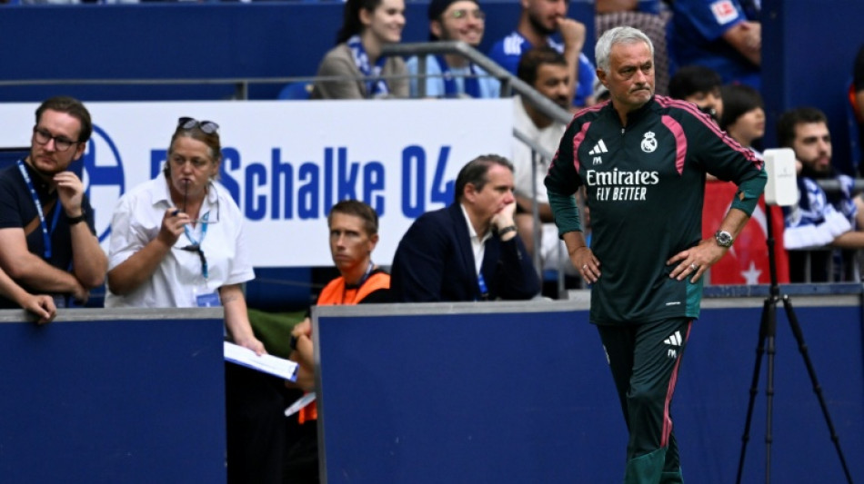  Mourinho begins second Real Madrid reign with Barca in his sights 