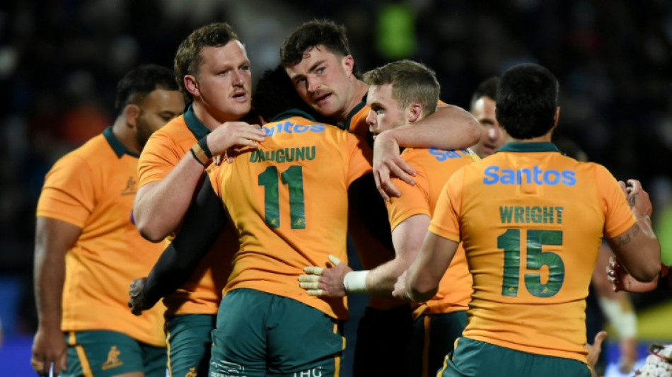  Kiss's winning run ends as Argentina hold Australia to draw 