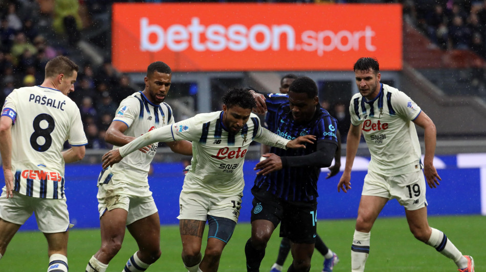  Calcio: dopo polemiche, Inter decide di restare in silenzio 