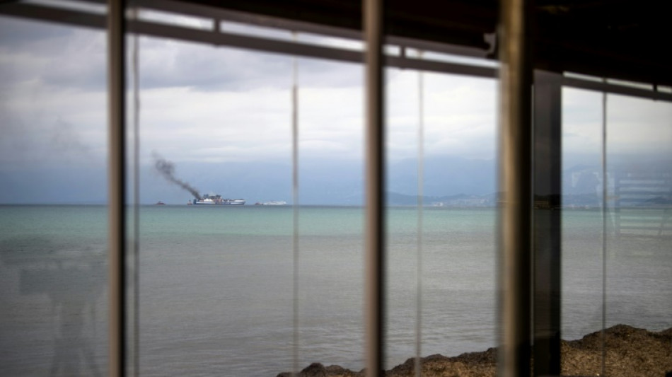 Gr&egrave;ce: un des douze disparus retrouv&eacute; en vie sur le ferry italien en feu