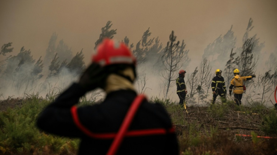  Incendies: situation toujours "critique en Gironde", 55.000 nouvelles &eacute;vacuations 