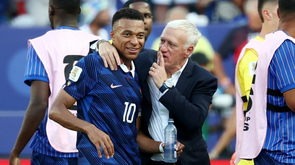  Deschamps hails France for staying cool in World Cup win over Paraguay 