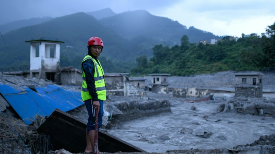 Rettungskr&auml;fte in Nepal k&auml;mpfen gegen Regen und steigende Pegelst&auml;nde 