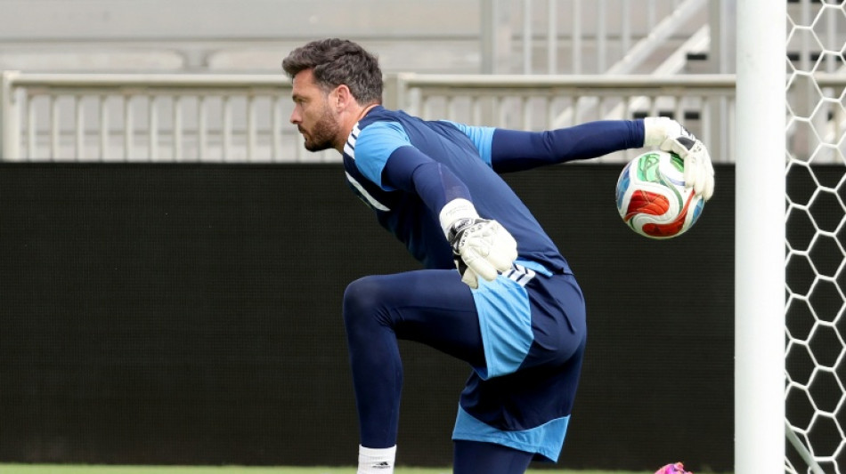  Hearts and Scotland keeper Gordon retires 