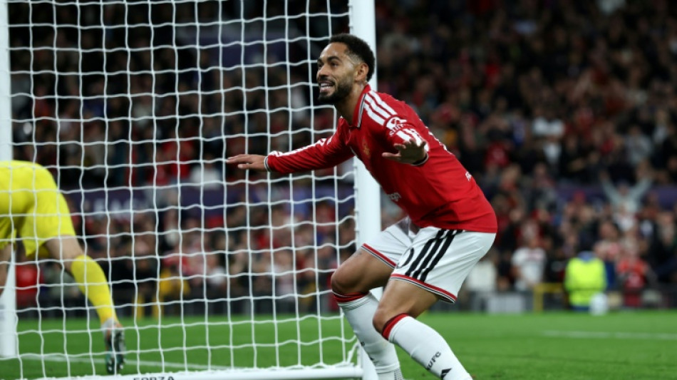  Man United, Bayern cruise as Como make dream Champions League start 
