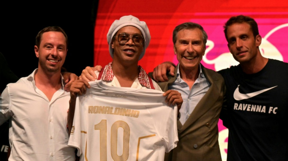  Ronaldinho jogar&aacute; pelo Ravenna na Serie C italiana no dia 15 de novembro 