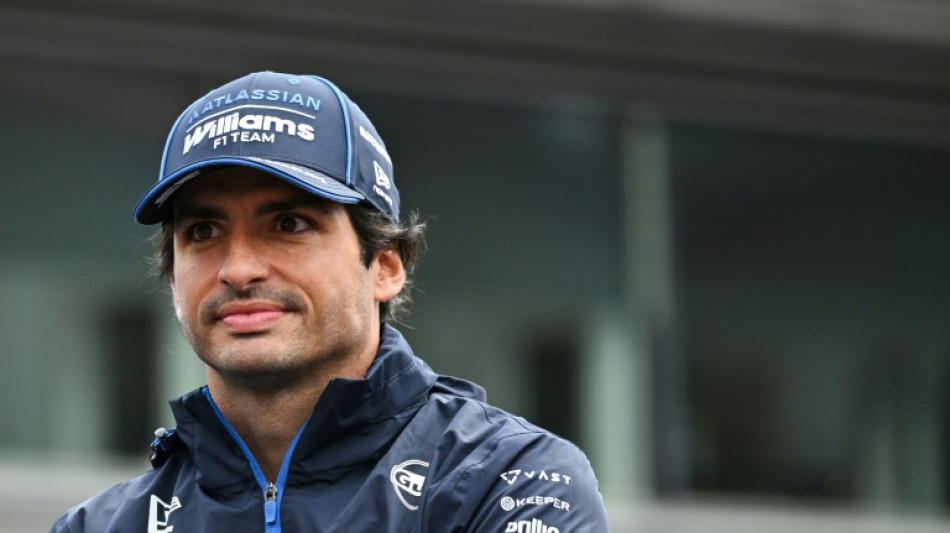  Sainz signs new contract with F1 team Williams 