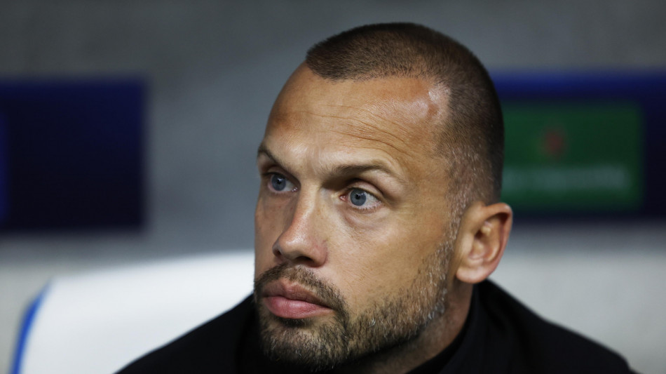 L'Ajax rescinde il contratto dell'allenatore Heitinga