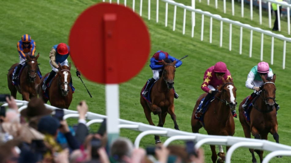  Thundering On storms home to win Epsom Oaks 