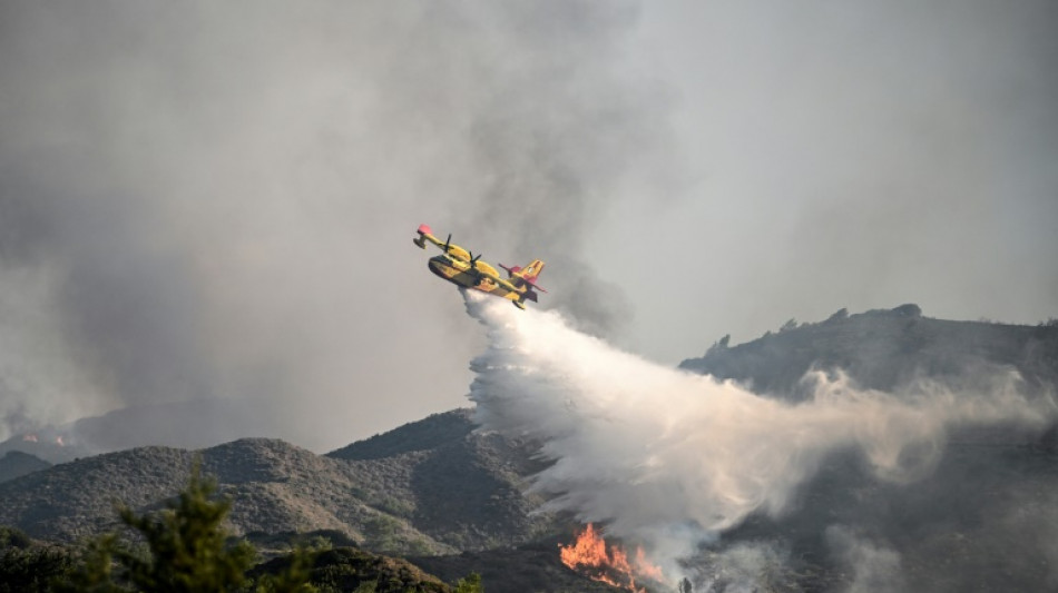 La Gr&egrave;ce toujours &eacute;cras&eacute;e sous une chaleur caniculaires, aux prises avec des incendies
