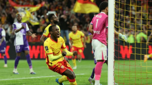 Lens vence Toulouse (3-2) de virada nos acr&eacute;scimos e ainda sonha com t&iacute;tulo da Ligue 1