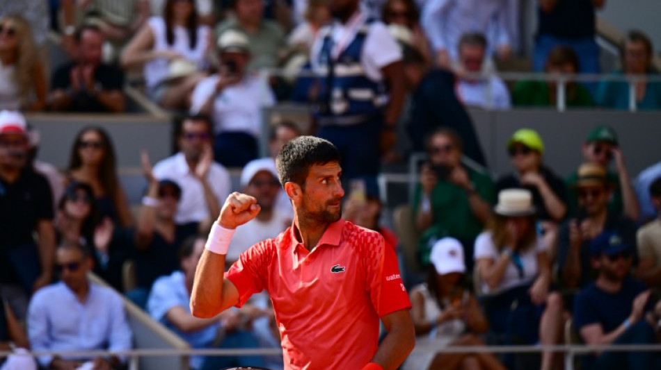 Djokovic vence Alcaraz, que sofreu com c&atilde;ibras, e vai &agrave; final de Roland Garros