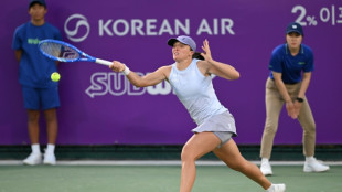 Swiatek recovers from slow start to win Korea Open title