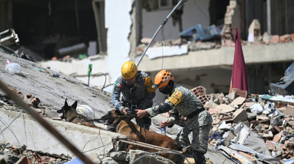  Hope fades, hunger sets in a week after Venezuela quakes 