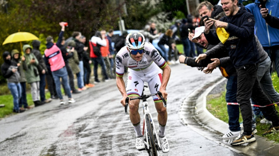 Evenepoel repite triunfo en la Lieja-Basto&ntilde;a-Lieja, Pogacar operado de la mu&ntilde;eca