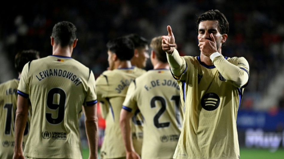 Bar&ccedil;a vence e fica mais perto do t&iacute;tulo; Villarreal goleia Levante e garante vaga na Champions