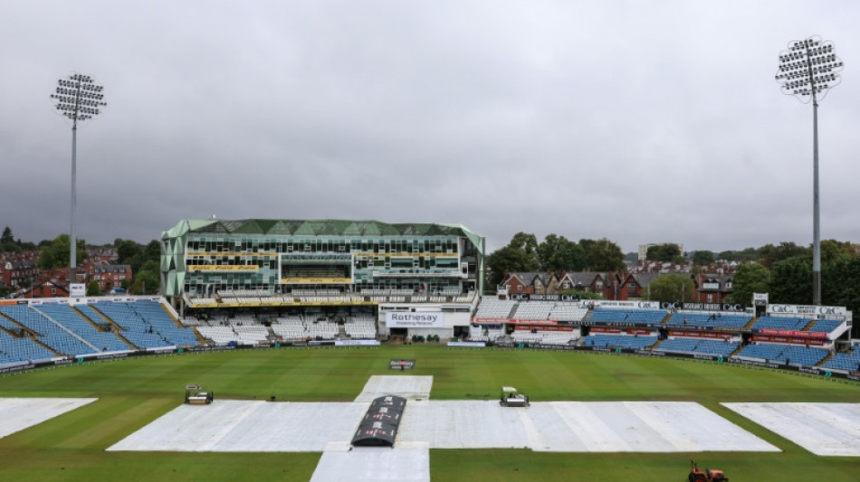  Rain delays start of second day's play in England-Pakistan opener 