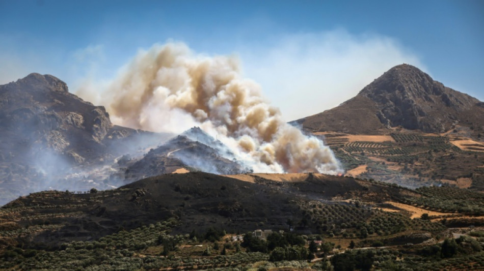  Gr&egrave;ce: la Cr&egrave;te toujours en proie &agrave; un incendie port&eacute; par des vents violents 