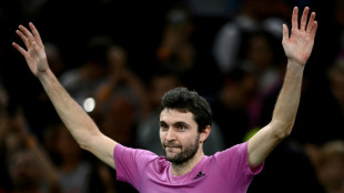 Masters 1000 de Paris: Simon renverse Murray au 1er tour pour le dernier tournoi de sa carri&egrave;re