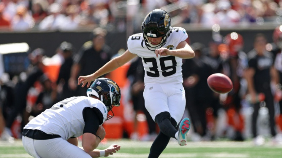  Jaguars edge Eagles as Packers beat Bears 