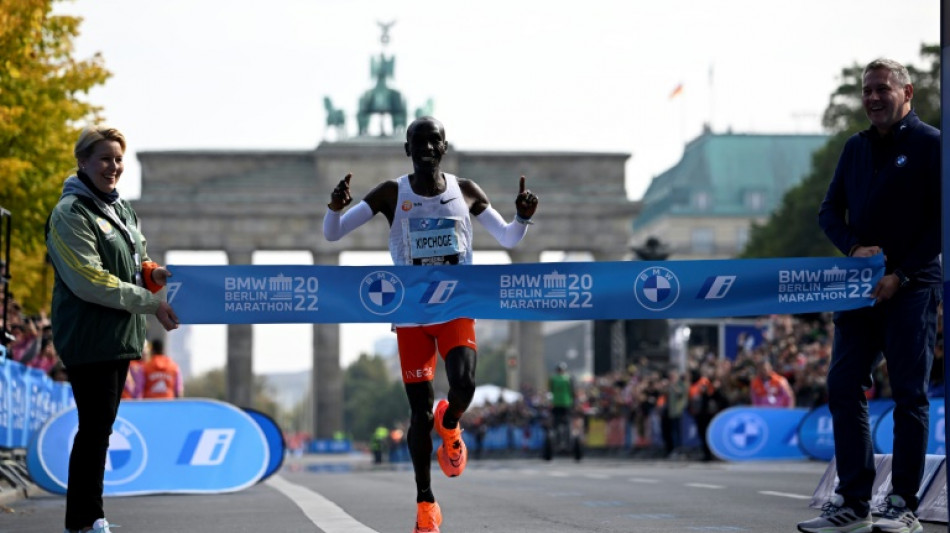 Kipchoge puts new world marathon record down to 'real teamwork'