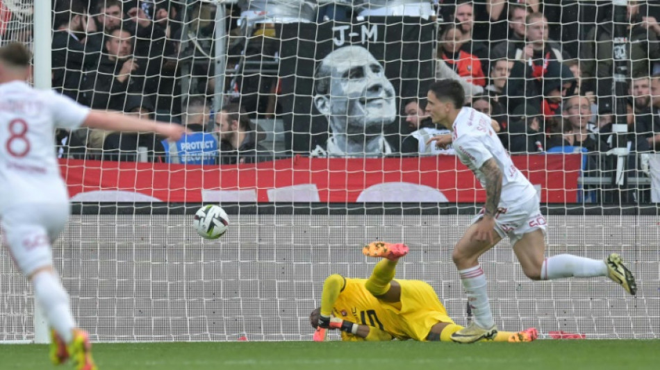 Lyon vence Monaco (3-2); Brest segue no 'p&oacute;dio' da Ligue 1