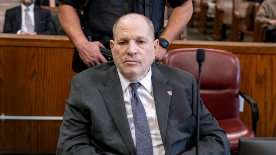  Harvey Weinstein diz que pris&atilde;o &eacute; um 'inferno' 