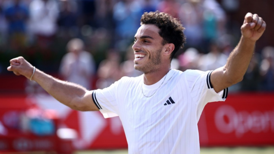  Cerundolo outlasts Paul to win marathon Queen's Club final 