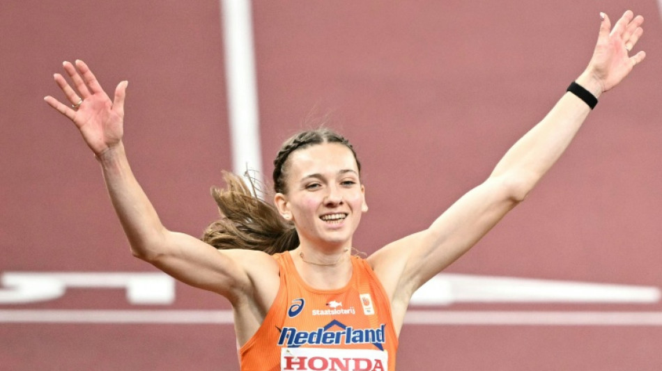 Bol retains world 400m hurdles gold