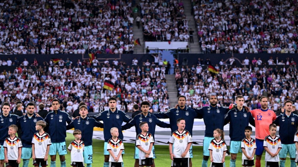  Fu&szlig;ball-WM: Ersatzspieler bei Hymnen auf dem Platz 