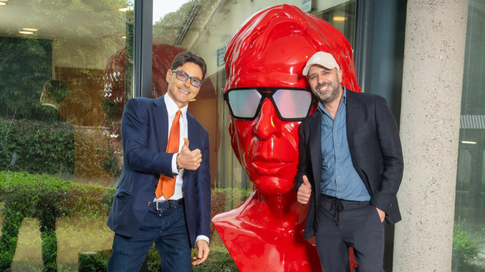  Pier Silvio Berlusconi e Checco Zalone festeggiano insieme successo Buen Camino 