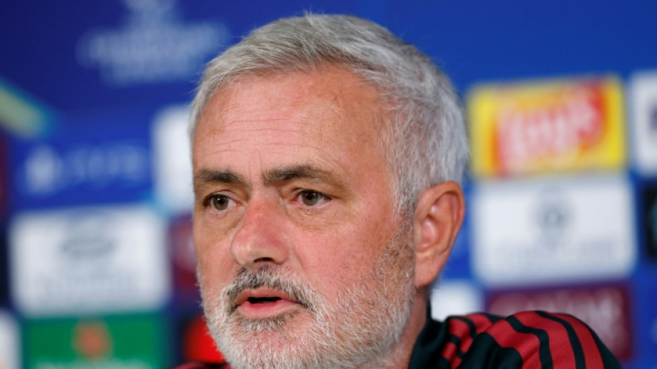  Mourinho lembra que nenhum jogador &eacute; 'intoc&aacute;vel' 