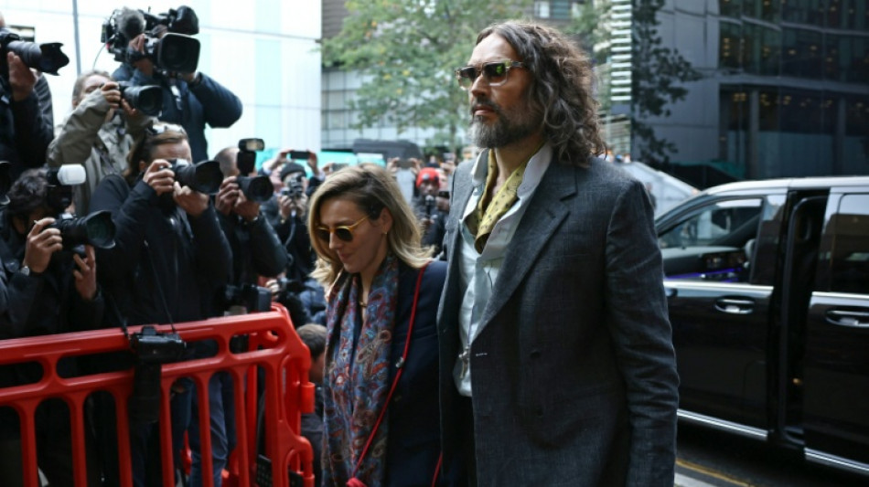  Para Russell Brand, procesado por violaciones, la monogamia era "dif&iacute;cil", seg&uacute;n su esposa 