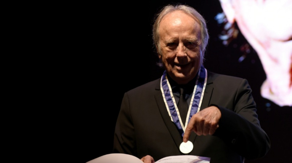  Serrat dice en Argentina que el individualismo conduce "al abismo" 