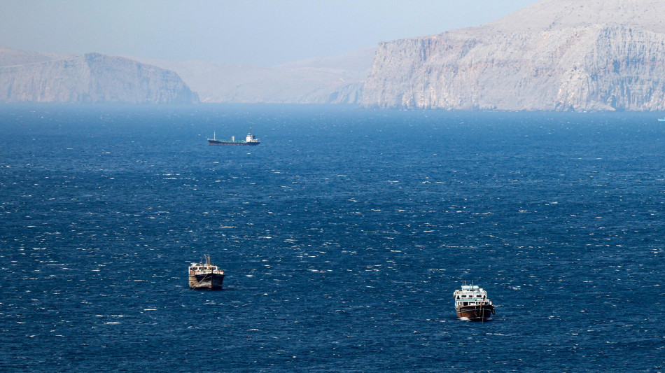 Gb valuta l'invio di una nave per bonificare dalle mine lo Stretto di Hormuz