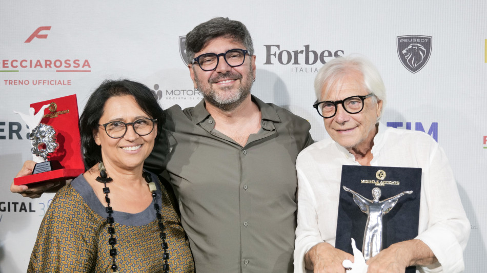  Nino D'Angelo, "festeggio le mie tante vite al Maradona" 