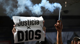 Polic&iacute;a dice que no hab&iacute;a "elementos m&eacute;dicos" en la habitaci&oacute;n de Maradona cuando muri&oacute;