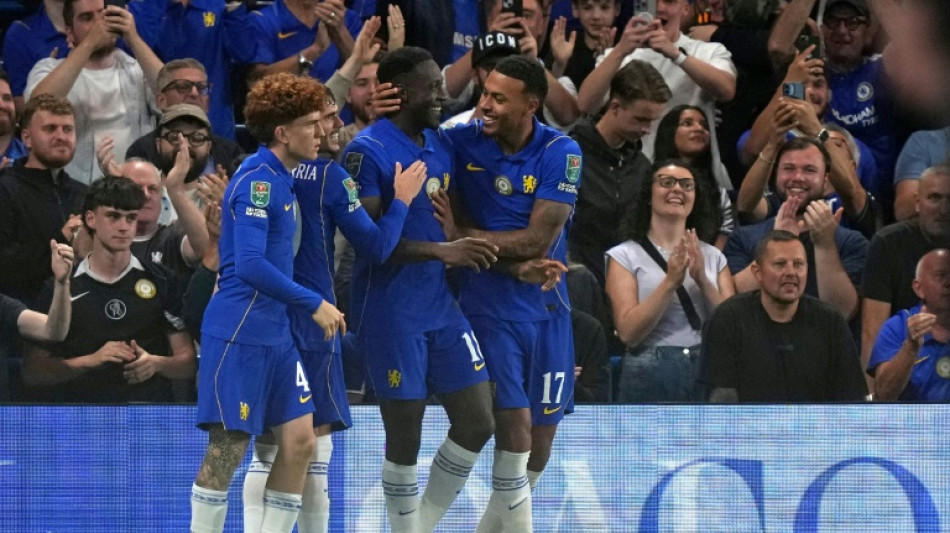  Welbeck scores first Chelsea goal in League Cup win over Luton 