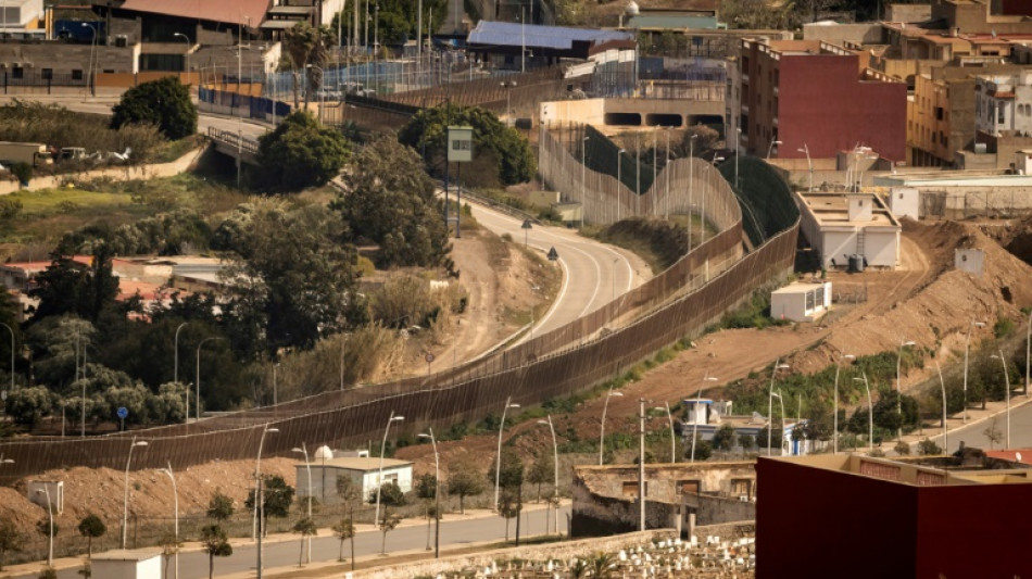 M&aacute;s de 100 heridos en primer salto multitudinario de la frontera desde deshielo Madrid-Rabat