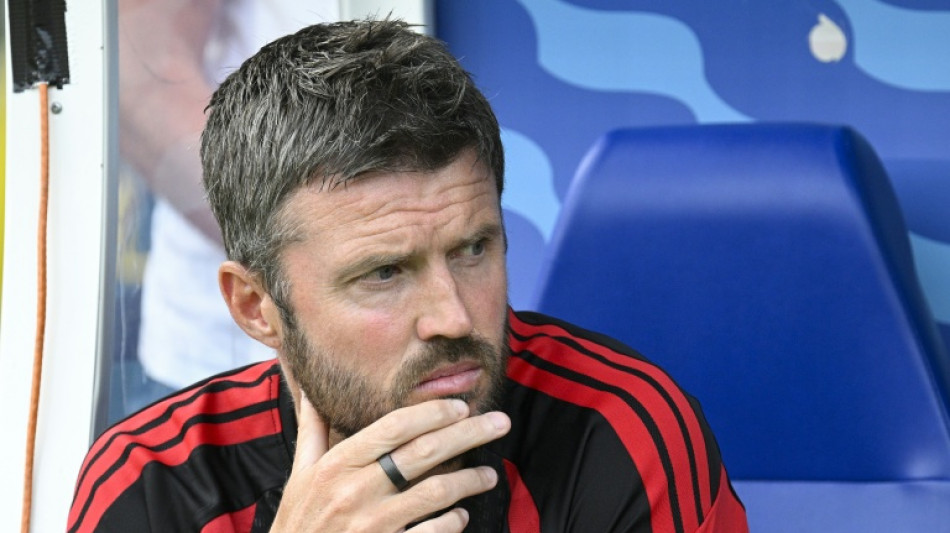  Carrick urges Man Utd to push for more signings to boost title bid 