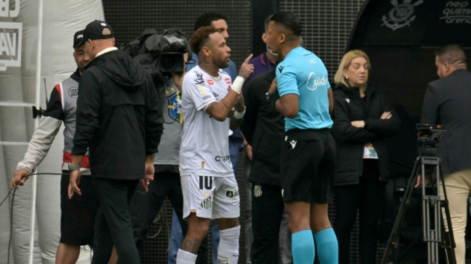  Raging Neymar forced off by refereeing error as Santos lose 
