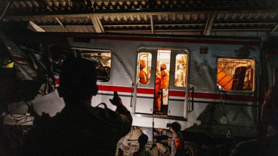  Al menos cinco muertos al chocar dos trenes cerca de Yakarta 