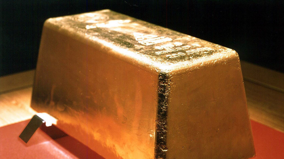 L'oro gira in rialzo su acquisti della banca centrale cinese