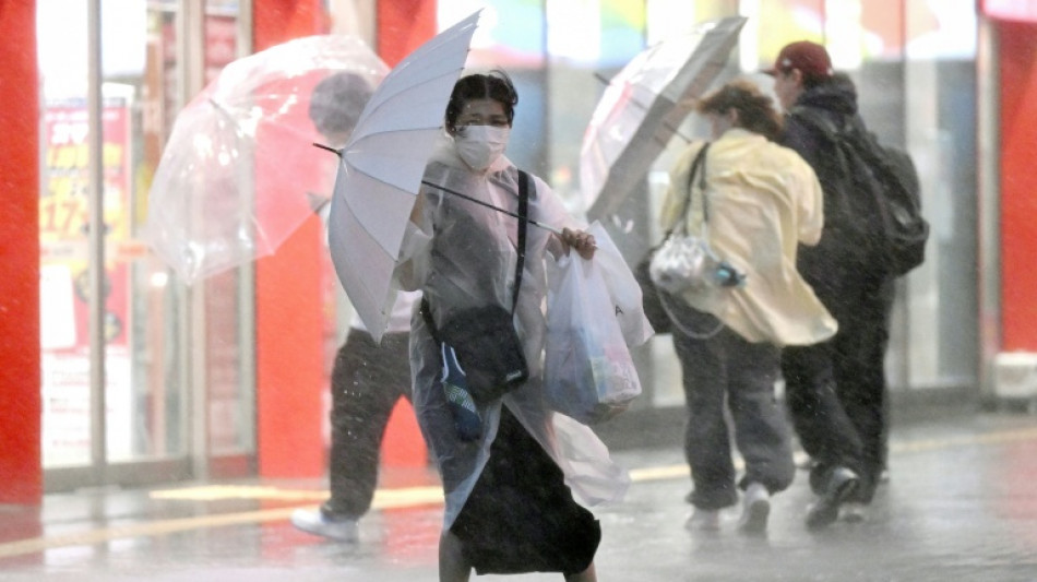  Typhoon Dujuan leaves 7 dead in Japan from landslides, flooding: media 