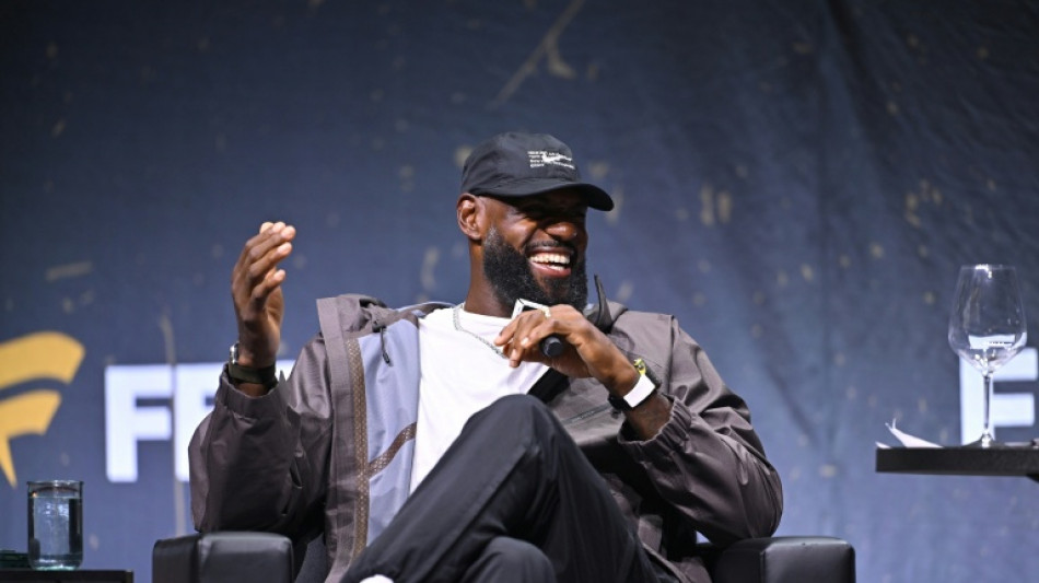  'King' James keeps NBA guessing on next team 