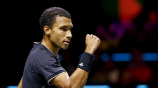 De Mi&ntilde;aur y Auger-Aliassime pasan a cuartos en el torneo ATP de R&oacute;terdam