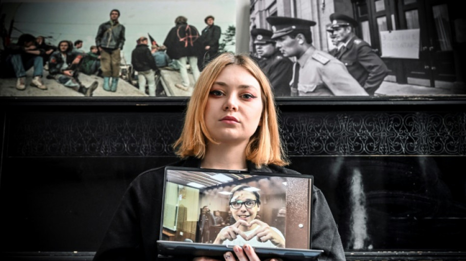 Alexandra y Artiom, una pareja de enamorados separados por la represi&oacute;n en Rusia