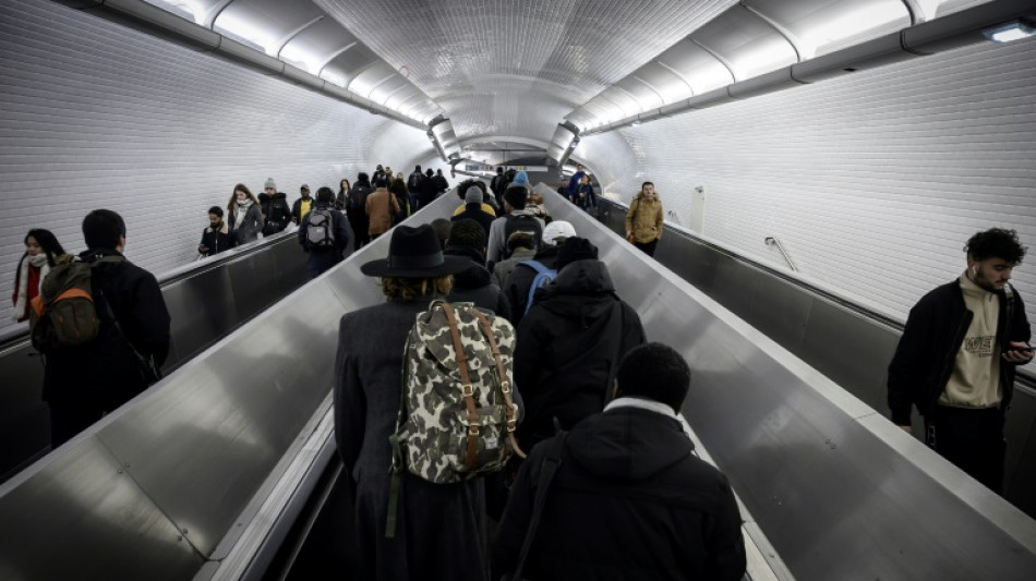 L'air du m&eacute;tro trois fois plus pollu&eacute; qu'en surface, mais mal mesur&eacute;, s'inqui&egrave;te l'Anses