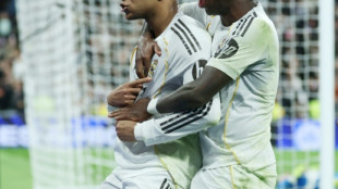 Espagne: Mbapp&eacute; &eacute;vite la crise au Real Madrid, toujours dans la course